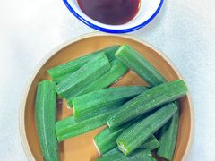 -猪三哥肥肠鸡川菜小炒