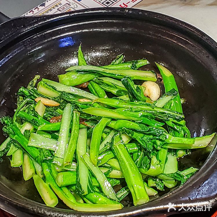 老板‼️来一份热气腾腾的沙姜啫啫鸡煲🥘