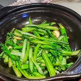 老板‼️来一份热气腾腾的沙姜啫啫鸡煲🥘 