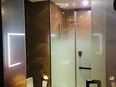 -潮漫酒店(北京通州环球度假区临河里地铁站店)