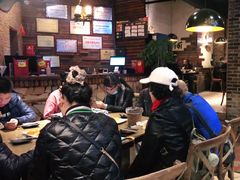 大堂-何师烧烤·香辣蟹·川菜·30年老品牌(太古里旗舰店)