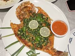 香茅草烤鲈鱼-一坐一忘云南菜(卓悦中心)