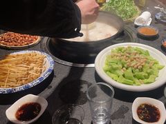 -大匠工房古船木艺术餐厅·猪肚鸡专门店(长白仙岛店)