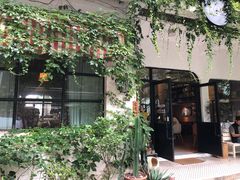 -彳亍咖啡·这里(水湾路店)