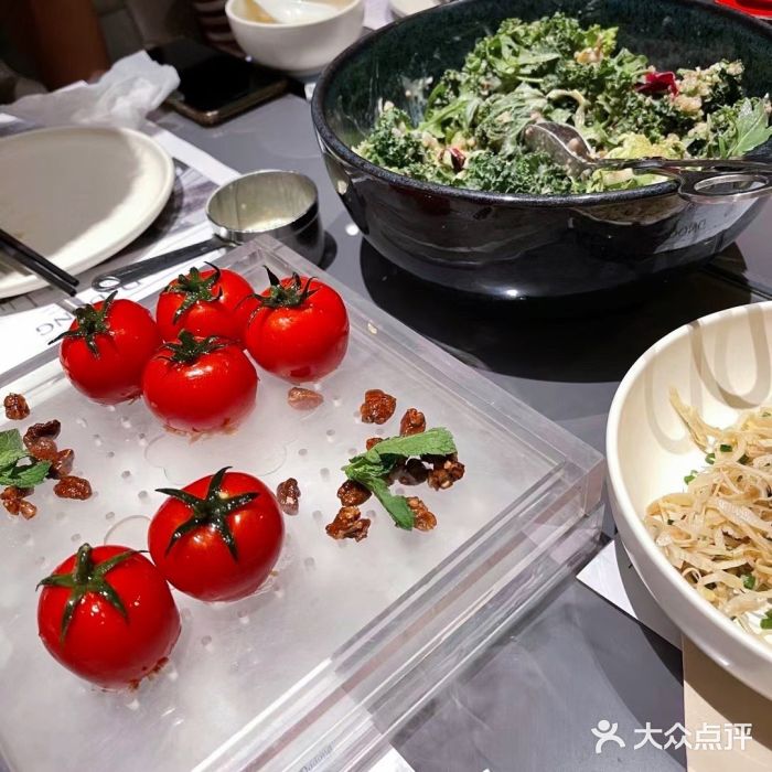 小大董·烤鸭(观景餐厅·南京西路店)番茄脆菇沙拉图片