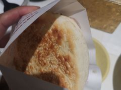 芝麻烧饼-穆得·老周家牛肉烧饼(普利街店)