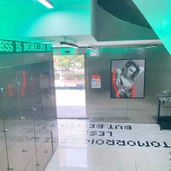 -LESSMORE科技头皮理容中心