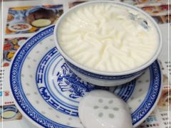 -广信牛奶甜品世家(台东店)