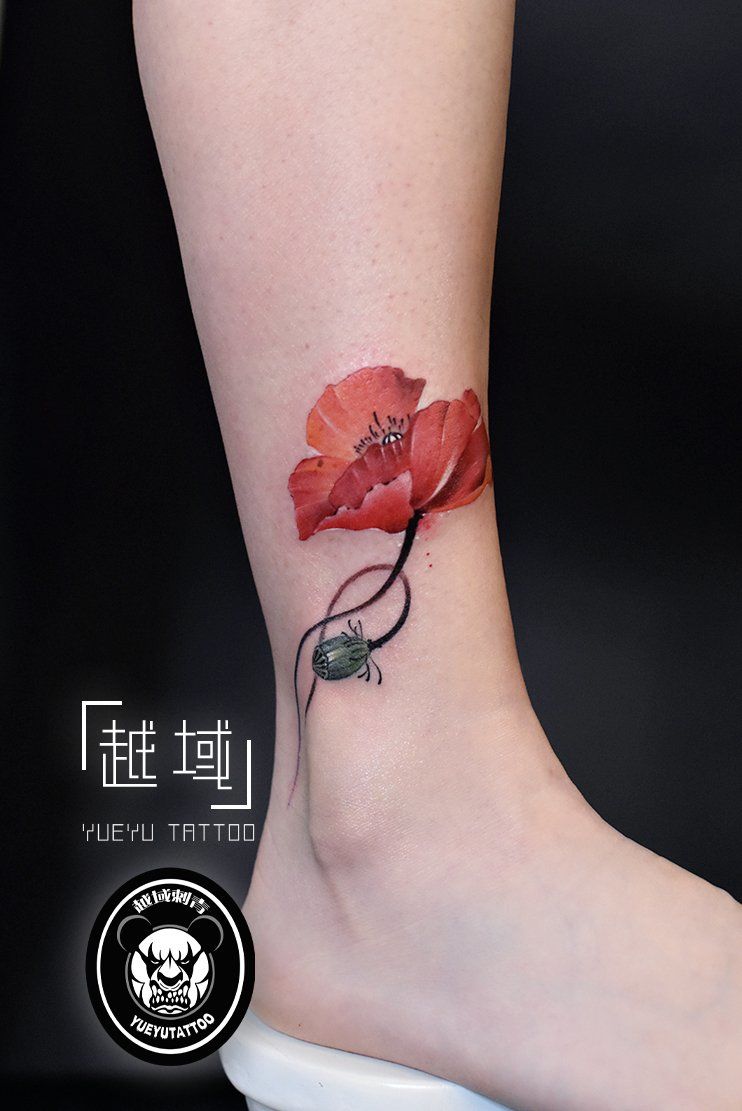 脚踝花卉纹身图案