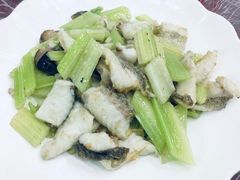 西芹炒鱼片-师傅仔美食(东华老店)
