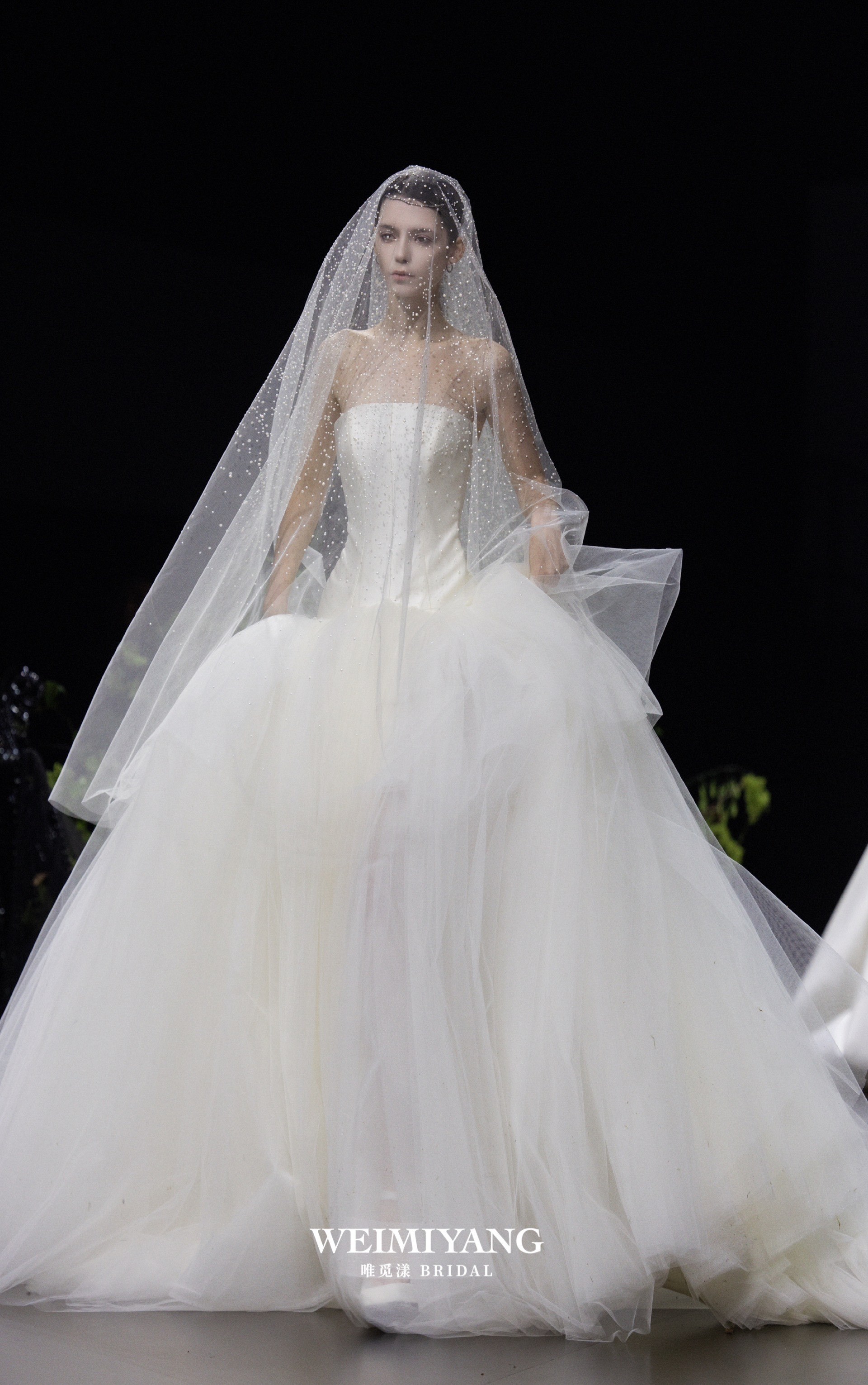 女款时装摄影构图教程图，一分钟就会