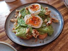 牛油果煮蛋吐司-RAC BAR(安福路店)