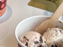 草莓巧克力炫炫脆冰淇淋-哈根达斯(世界城店)