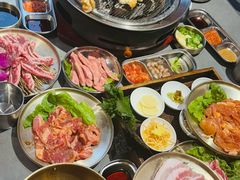 -围炉肉舍•炭烤活鳗•丹东海鲜烤肉(步行街店)