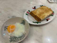 雪油加央烤麵包-何九海南茶店(鬼仔巷店)