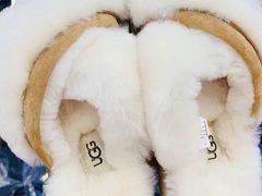 -UGG(燕莎奥特莱斯购物中心店)