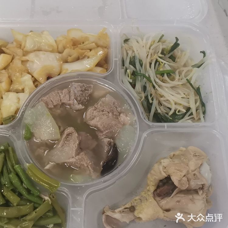今天的午饭超级惊喜，饿饿饭饭[点赞]