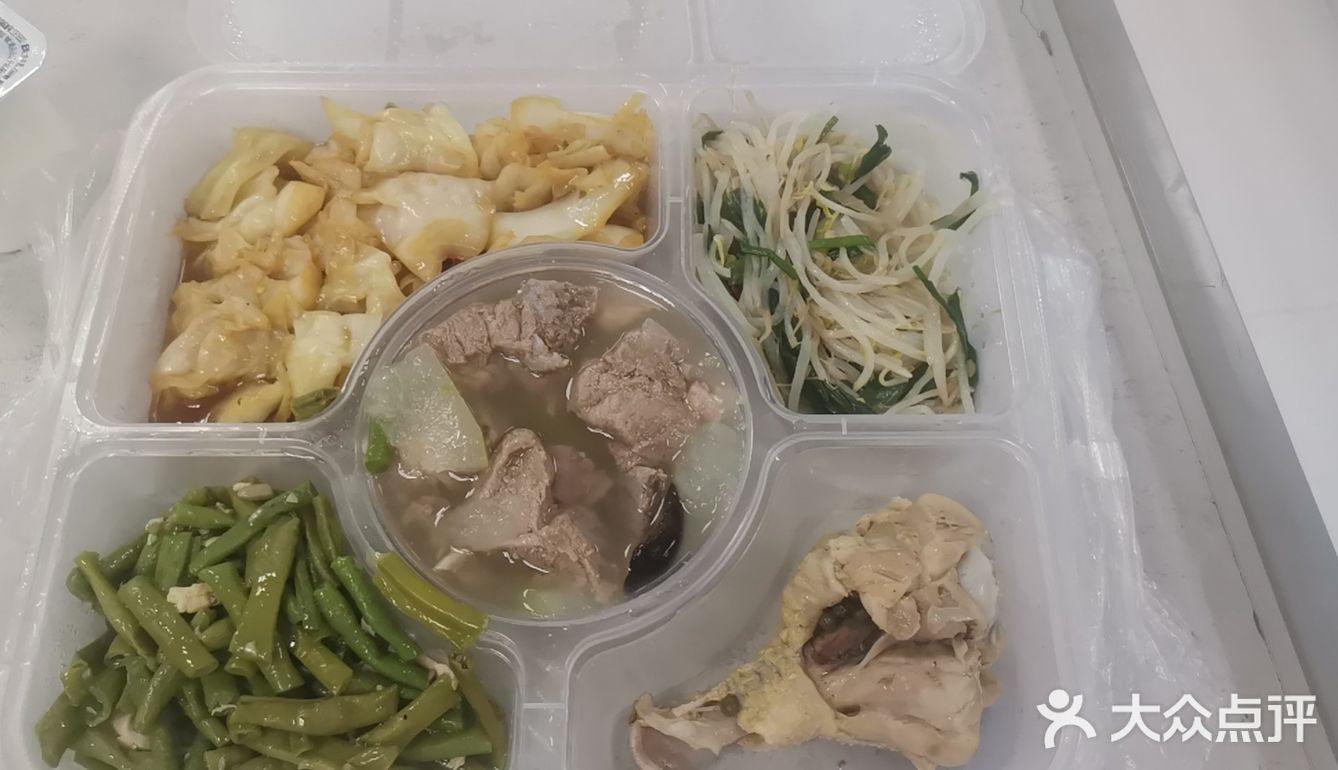 今天的午饭超级惊喜，饿饿饭饭[点赞]