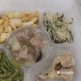 今天的午饭超级惊喜，饿饿饭饭[点赞]