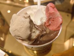 四个球的冰淇淋-VENCHI 闻绮(北京国贸商城店)