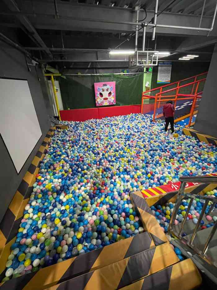 乐翻天蹦床公园-"乐翻天蹦床很好玩,小孩在里面都不想出来了.