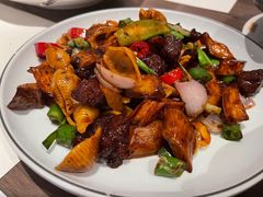 鸡枞菌炒牛柳粒-港丽餐厅(来福士店)