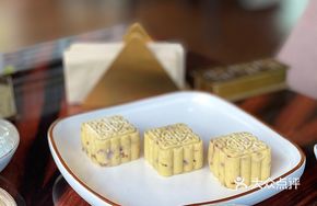 Tapioca Silver Ear and Mung Bean Cake