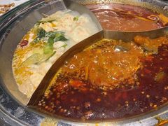 -老房老舍重庆火锅(假日城市店)