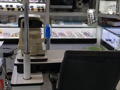 -臻美视爵眼镜·明月·依视路·蔡司折扣店(广渠门店)