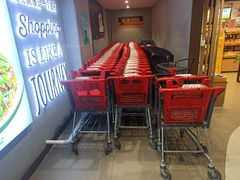 -中百仓储超市有限公司(越秀星汇维港店)