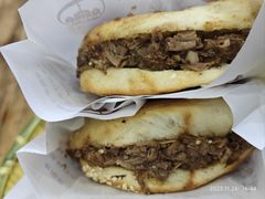 牛肉烧饼普通版-穆得·老周家牛肉烧饼(普利街店)