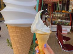 鲜奶油冰淇淋筒-古老冰山特色冰淇淋店(艾提尕尔店)