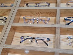 -豪门视光·星趣控·蔡司依视路眼镜代理商(中央大街店)