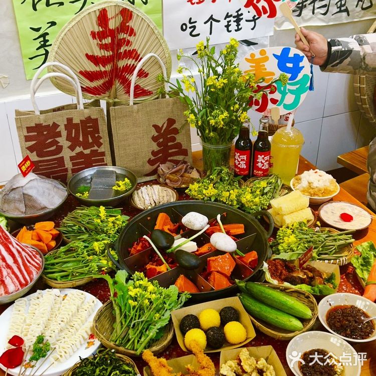 这才是杭州火锅该有的样子‼️把春天吃进嘴巴里......