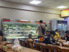 -不起眼麻辣烫凉皮店