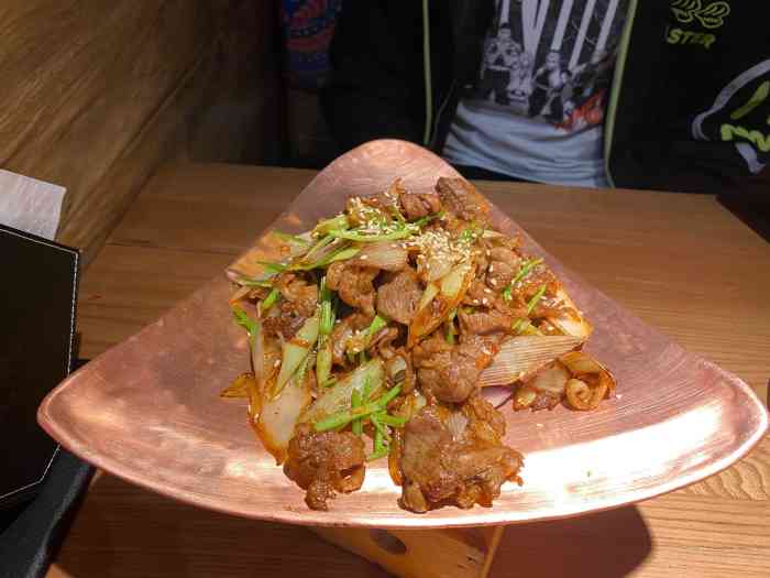 小放牛(爱琴海店)-"菜品味道还可以,店面很大,桌位挨的都比较.