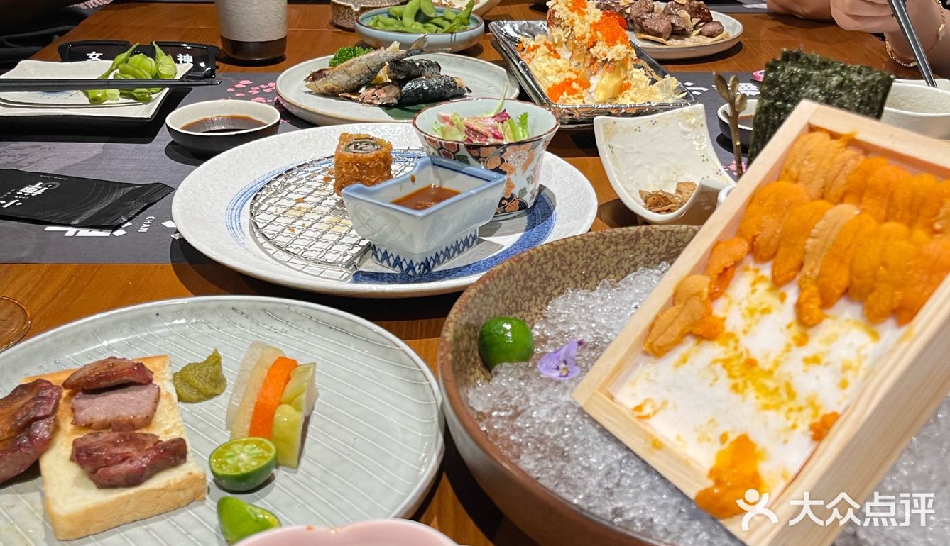 同事生日选择来这家日料餐厅，我们坐了包间，私密性很好