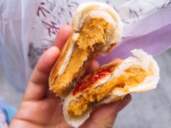 蛋黄肉松月饼-长发西饼(临顿路店)