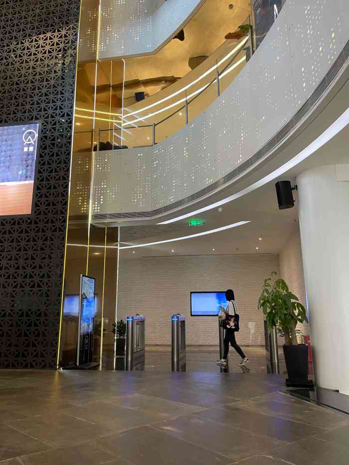 寰图办公空间&生活空间(雅居乐国际广场店)-"昨天去这个中心找朋友