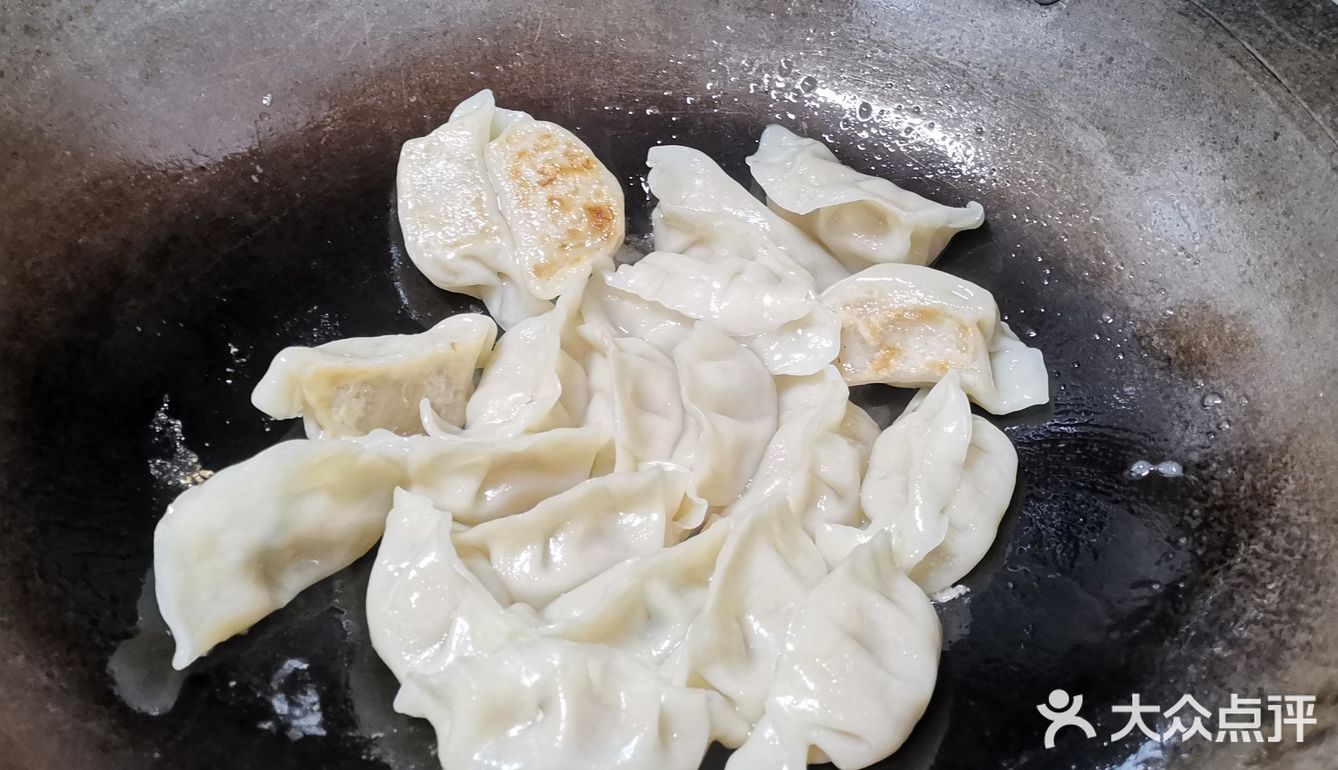 丰富而有层次的煎饺就诞生啦！