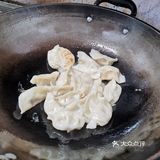 丰富而有层次的煎饺就诞生啦！