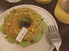 开心果树莓泡芙-Ten Olives甜点