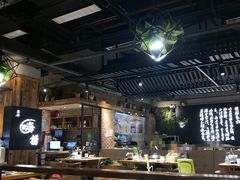 大堂-洪氏嗨捞·广东猪肚鸡·椰子鸡火锅(西咸万象城店)