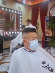 -东方先生国潮男士理发馆