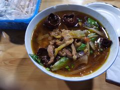 酸菜肉丝米线-越洋肖氏老米线(杨家坪店)