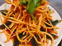 皮蛋拌馓子-靓靓蒸虾(中山公园店)