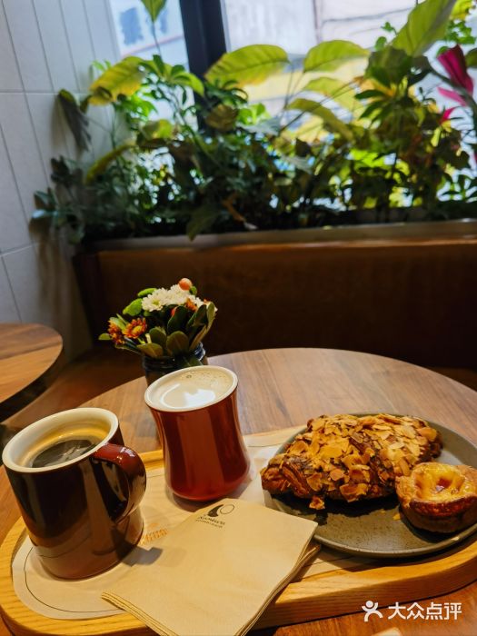 LUNEURS月乐诗·烘焙甜品(华山路店)杏仁可颂图片