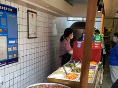 自助取餐区-三兄弟高炉烧饼