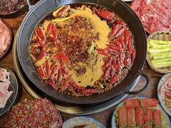 -渝嘴小老弟老火锅(华新村店)