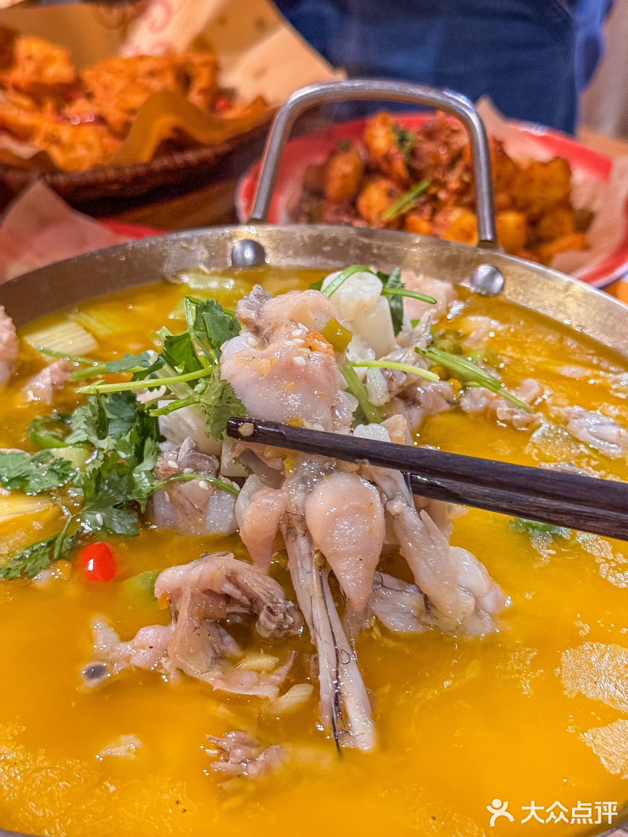 江湖菜、菜量大、四川大厨掌勺，口味正宗。酸汤鱼